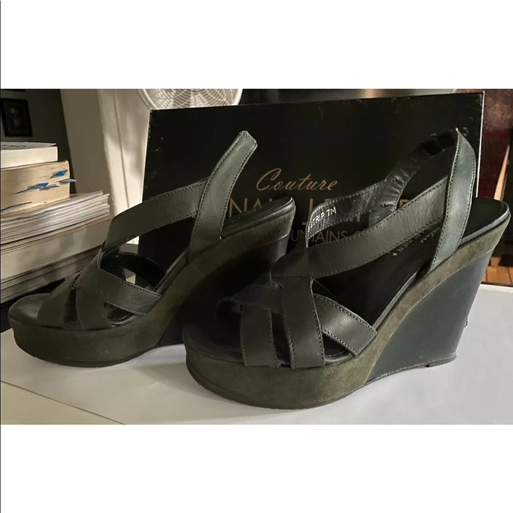 Donald J Pliner Couture Green leather/suede Strappy wedge heel sandal size 7